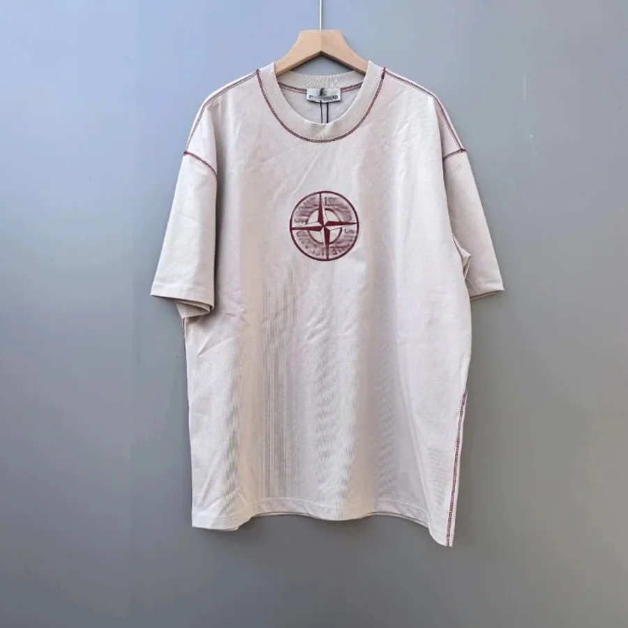 Cream short-sleeve T-shirt with a compass-style chest motif